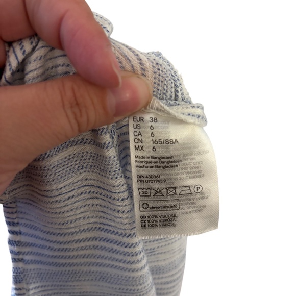 H&M Striped V-Neck Short Sleeve Blouse Blue White Size 6 - Picture 4 of 6